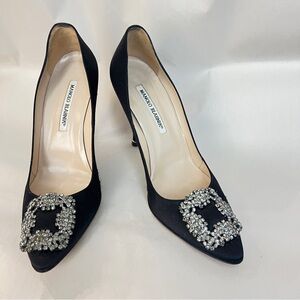 Manolo Blahnik Black  Satin Hangisi Pumps